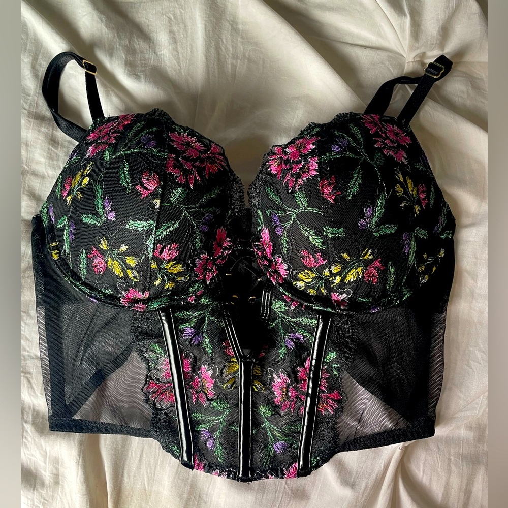 Victoria's Secret Women's
Push-Up Embroidered Corset Top